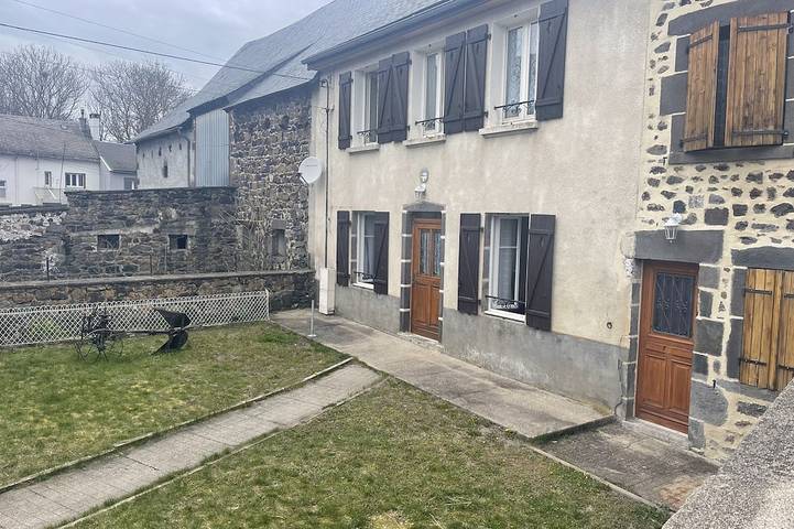 Ganze Wohnung, Logis Des Lacs in Aurières, Regionaler Naturpark Volcans d'Auvergne