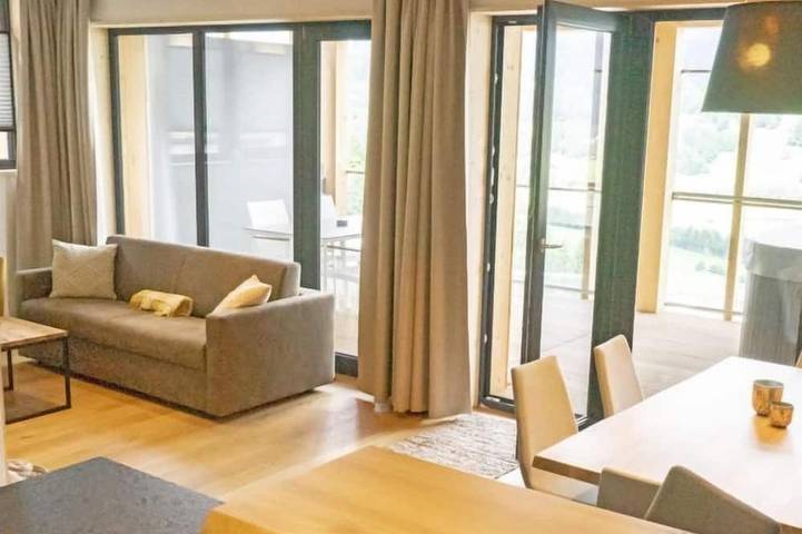 Ferienwohnung für 4 Personen, mit Balkon und Sauna sowie Whirlpool und Pool