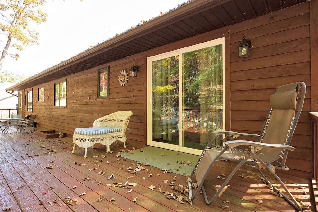 Welcome to the Nut House in Massanutten, Blue Ridge Mountains