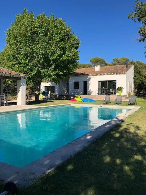 Chalet para 10 personas, con jardín y piscina - 1