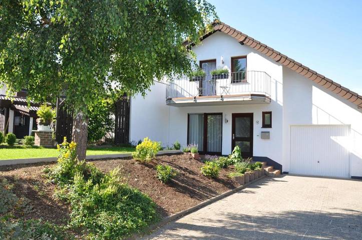 Ferienhaus für 8 Personen, mit Balkon und Terrasse sowie Garten in Rurberg
