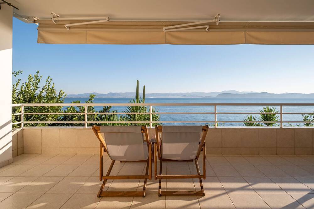 Ganze Wohnung, Neue Liste-Beach Apartment, Balkon mit Meerblick, in der Nähe von Nafplio, Mykene, Epidaurus in Xiropigado, Kynouria