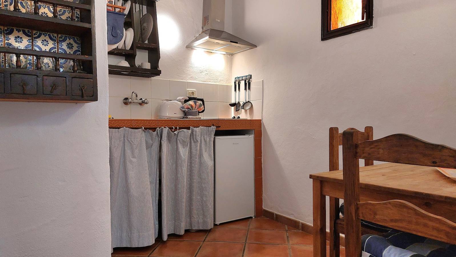 Apartamento entero, Vivienda "Apartamentos Monasterio de San Antonio No. 2" wifi y terraza  en el patio - Sólo adultos in El Amparo, Icod de los Vinos
