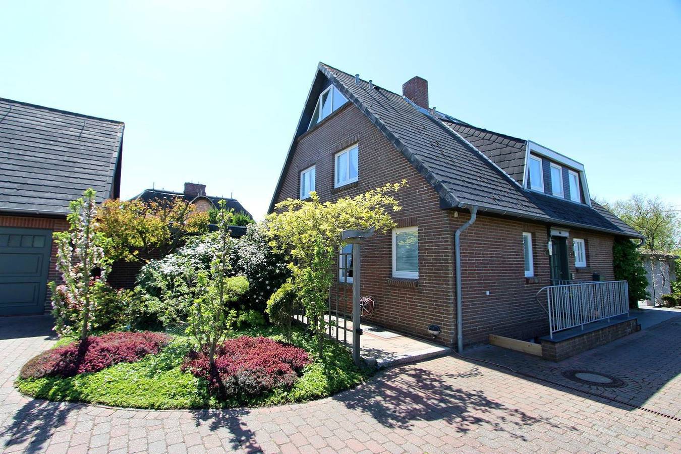 Ganze Wohnung, Die Einrichtung im Appartement „Ostwind“ besticht durch ein modernes Ambiente in Wenningstedt, Sylt