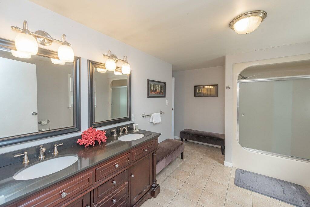 Dog Friendly Lakeview Cabin w/ Hot Tub in McHenry, Deep Creek Lake