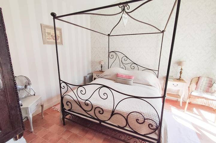 Location de vacances pour 6 personnes, avec terrasse et jardin à La Capelle-et-Masmolène - 2