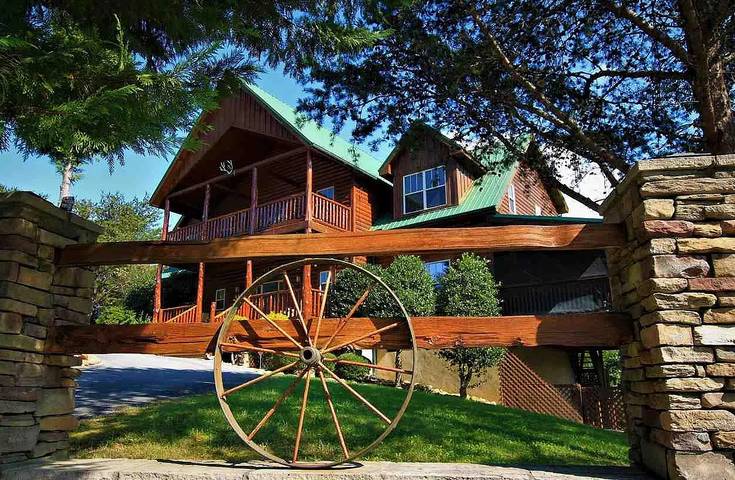 Vacation rental for 12 people, with yard in Dollywood