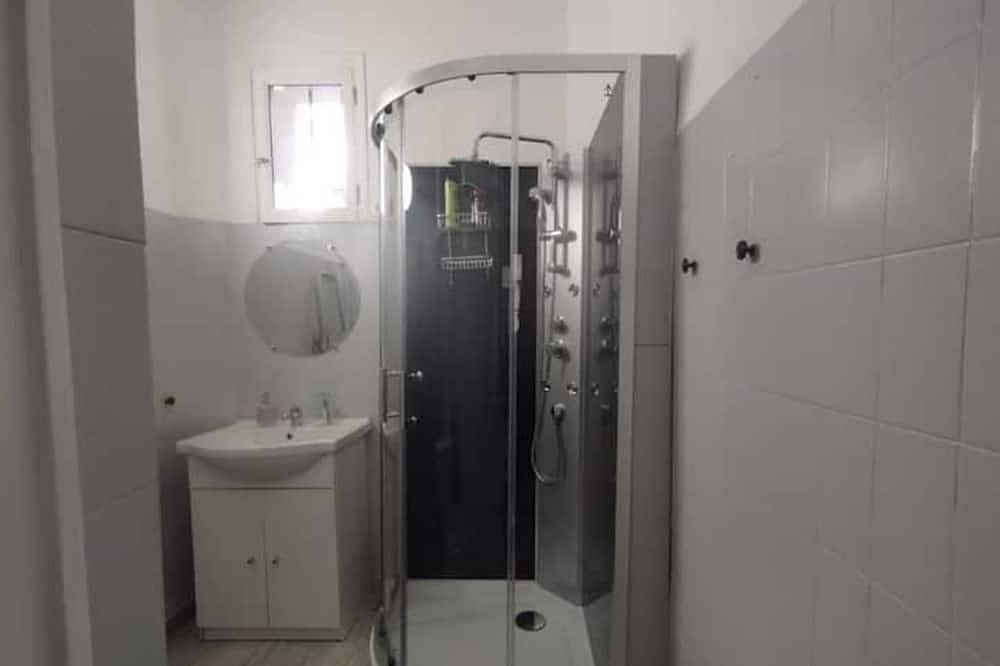 Entire apartment, Appartement en Plein Centre in Carpentras, Parc naturel régional du Mont-Ventoux