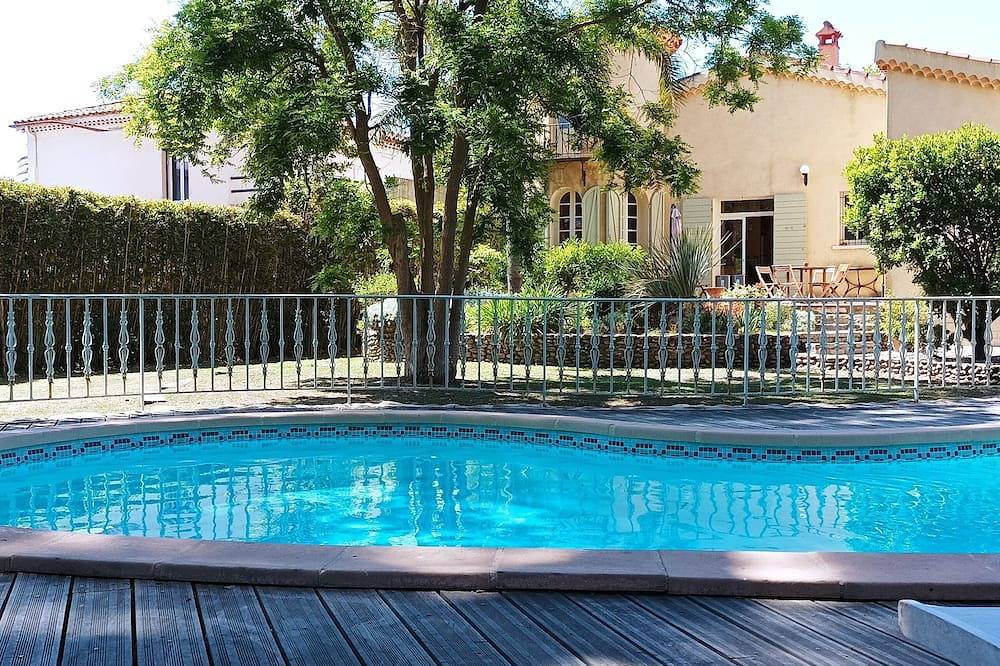Villa avec piscine pour 10 personnes. La Ciotat 100 m plage sable fin in La Ciotat, Région de Marseille