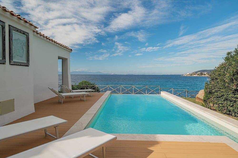 Villa Jovis:  Meeresfront, Meerzugang, Pool in Torre delle Stelle, Maracalagonis