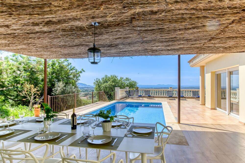 Alleinstehendes Ferienhaus mit  W-Lan, privatem Pool, Klimaanlage, Tv, Terrasse, Parkplatz in Palau-saverdera, Oberampurien