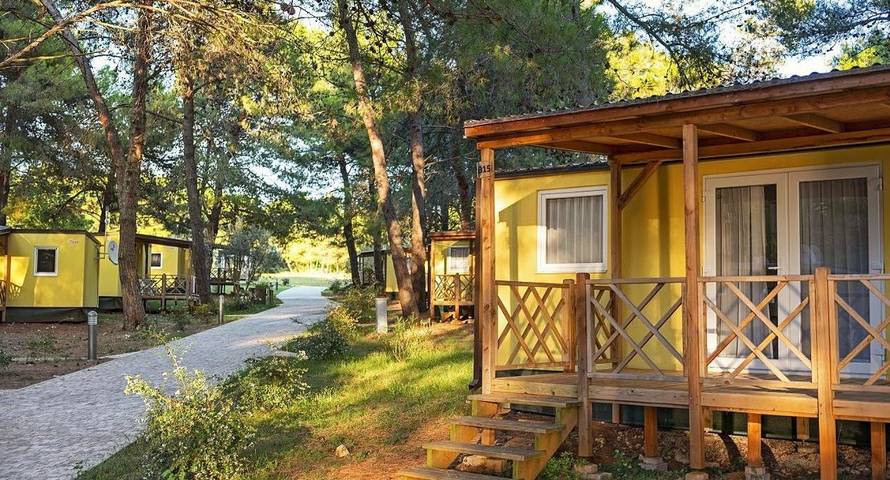 Camping voor 6 personen, with Terras and Tuin as well as Uitzicht in Fažana