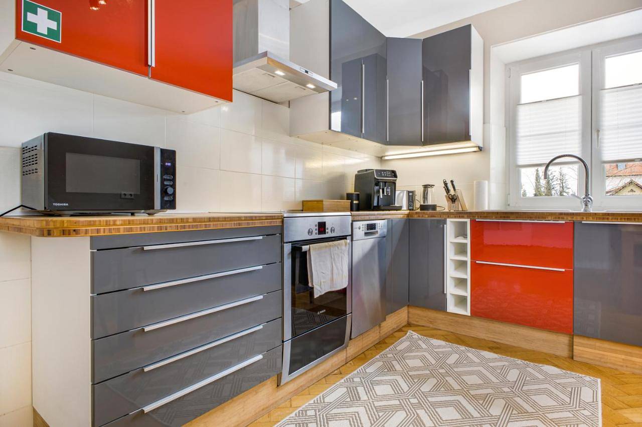 Appartement entier, Cruwzo I Spacious 3 Br with Wifi Kitchen Games in Ingolstadt, Haute-Bavière