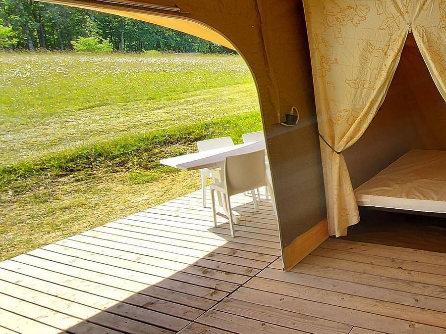 Camping Domaine de Corneuil - Tente 4 personnes - Lodge Glamping et Nature in Mareuil en Périgord, Parc naturel régional Périgord-Limousin