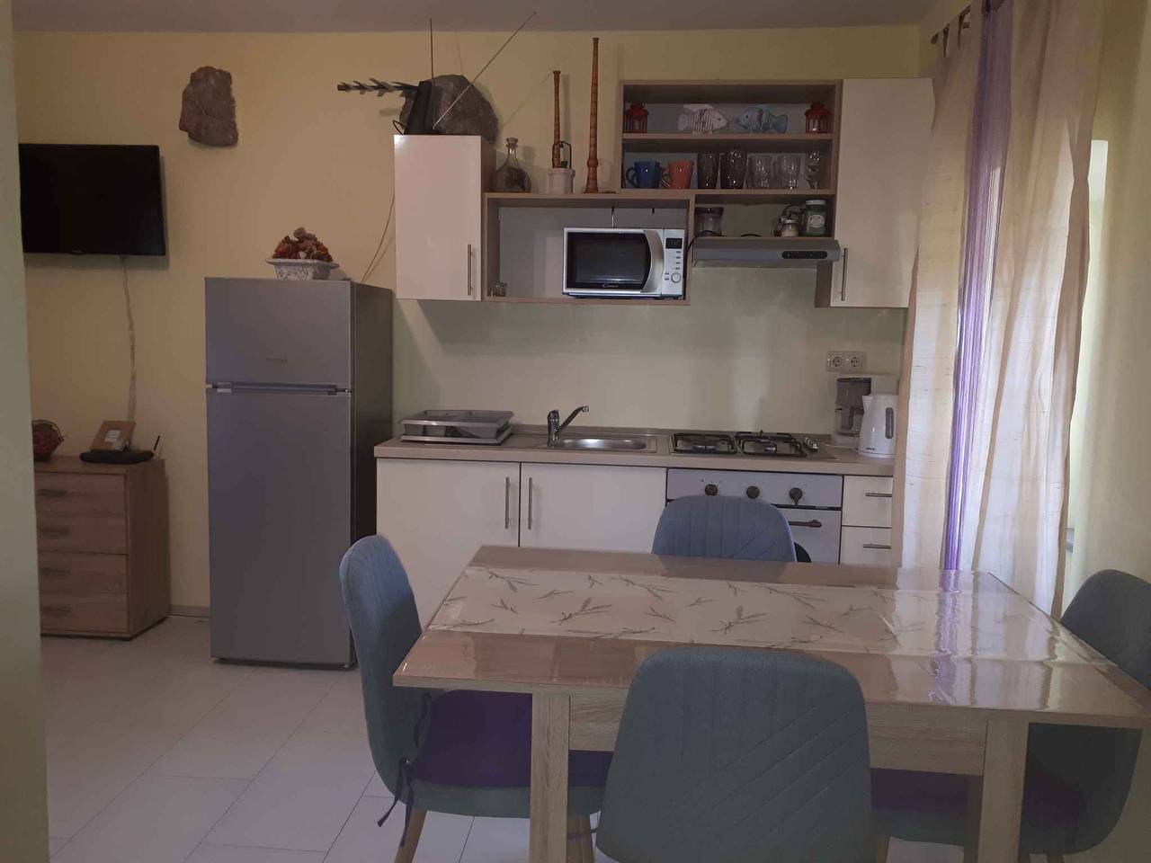 Ganze Ferienwohnung, Ferienwohnung mit Terrasse und Klimaanlage in Malinska-Dubašnica, Krk