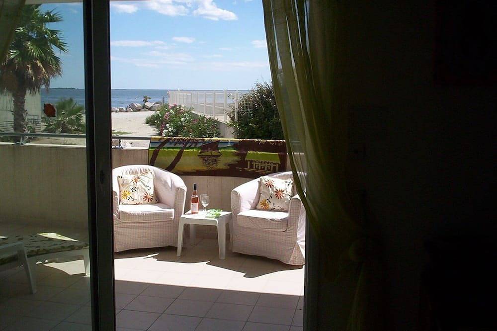 Ganze Wohnung, Am Strand, Meerblick, private Garage, großer Südbalkon und Gärten, modern in Mèze, Côte d'Améthyste