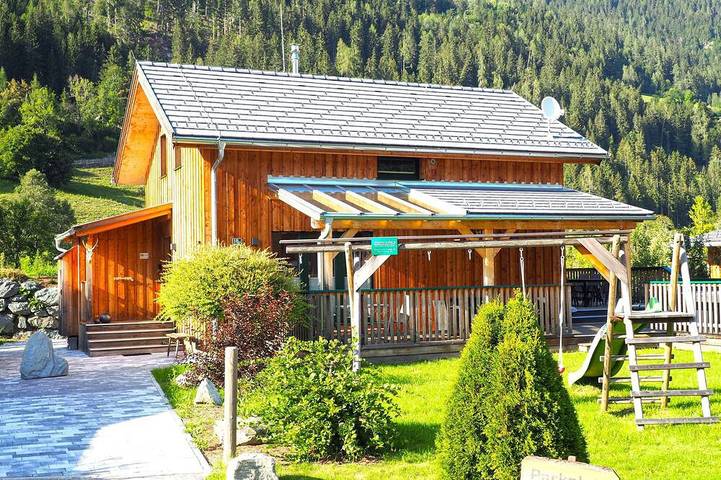 Chalet für 9 Personen, mit Whirlpool und Sauna sowie Balkon und Garten