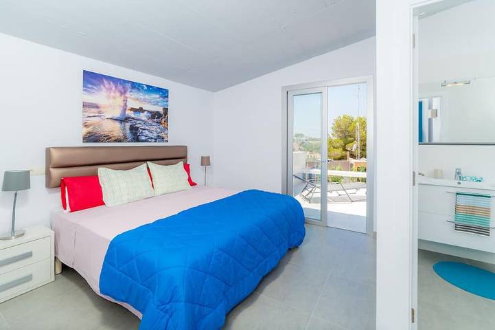 Finca für 6 Personen, mit Terrasse und Garten in Cala Mendia - 2