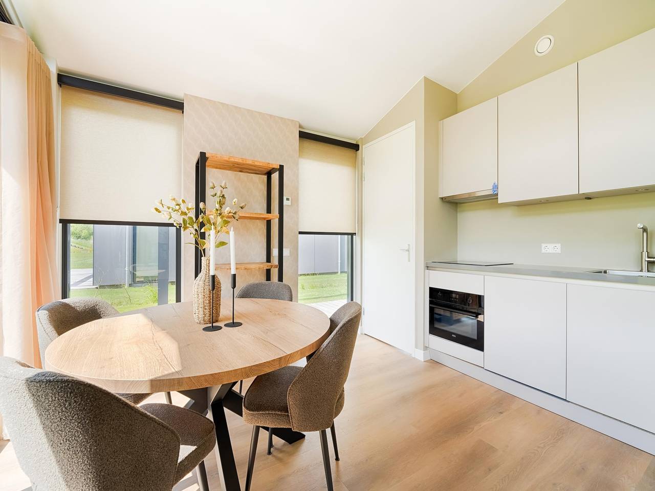 Dom w Oud Ade blisko jezior Kaag in Leiderdorp, Holandia Południowa