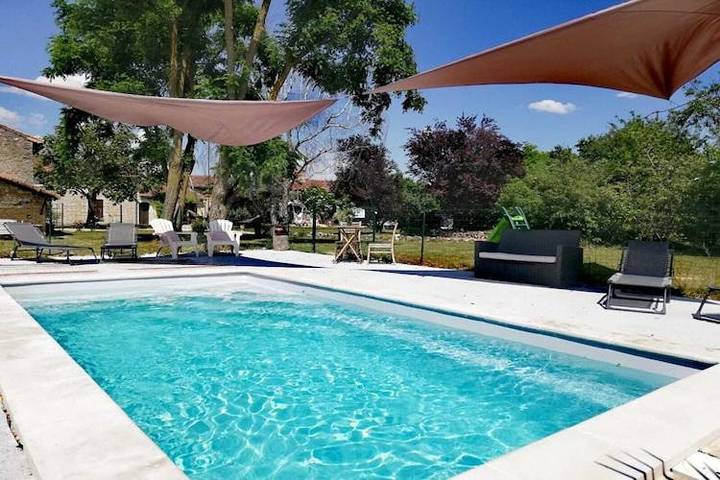 Maison de vacances pour 4 personnes, avec piscine ainsi que jardin et terrasse