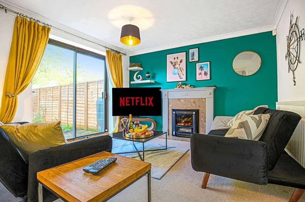 City Centre House • Pool Table • Driveway Parking • Skytv • Fast Wifi in Milton Keynes, South East England