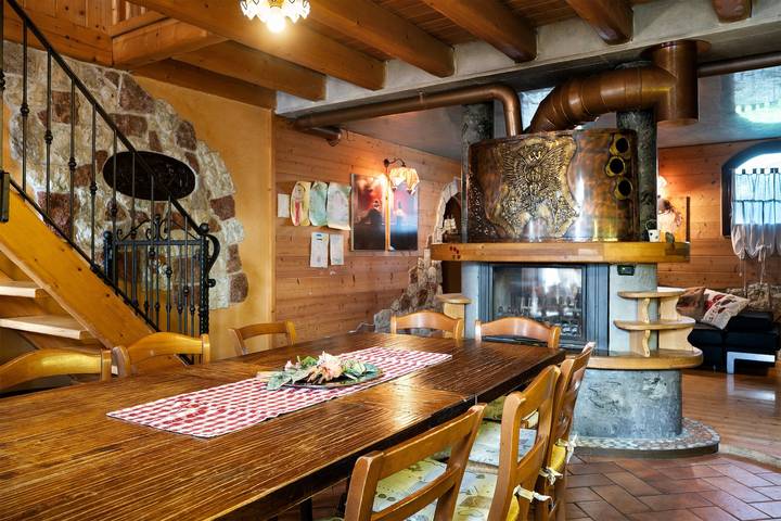 Chalet 'Baita Alabama' con vista sulle montagne, terrazza privata e Wi-Fi in Arsiè, Provincia di Belluno
