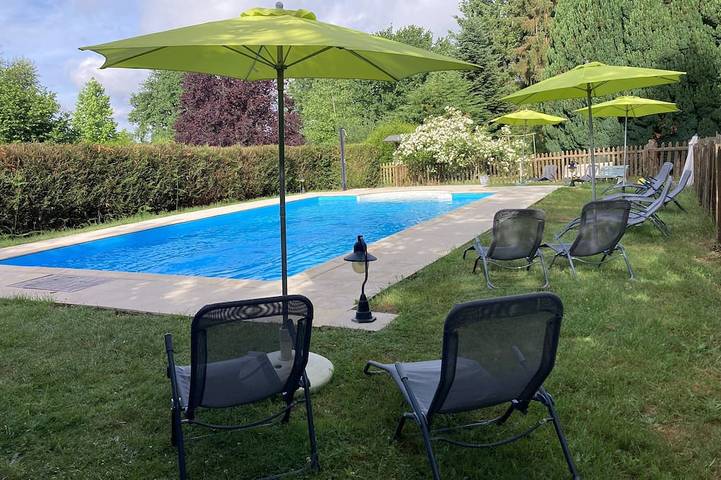Gîte pour 4 personnes, avec piscine et jardin