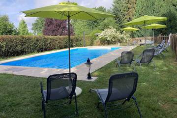 Cabane en bois pour 4 personnes, avec piscine et jardin dans la Creuse