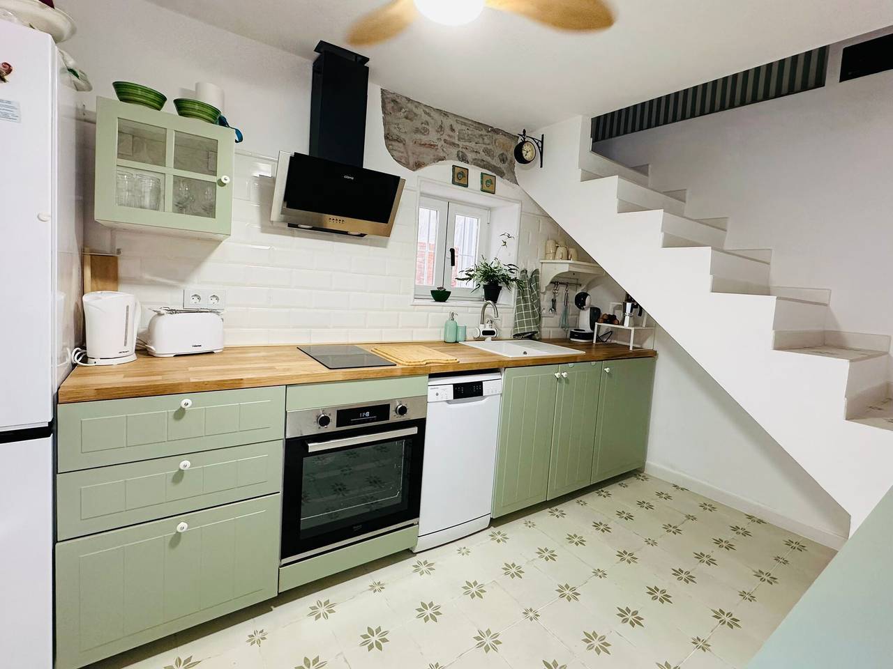 Casa vacacional 'Casa El Camaleón' con Wi-Fi y aire acondicionado in Casco antiguo de Almuñécar, Almuñecar