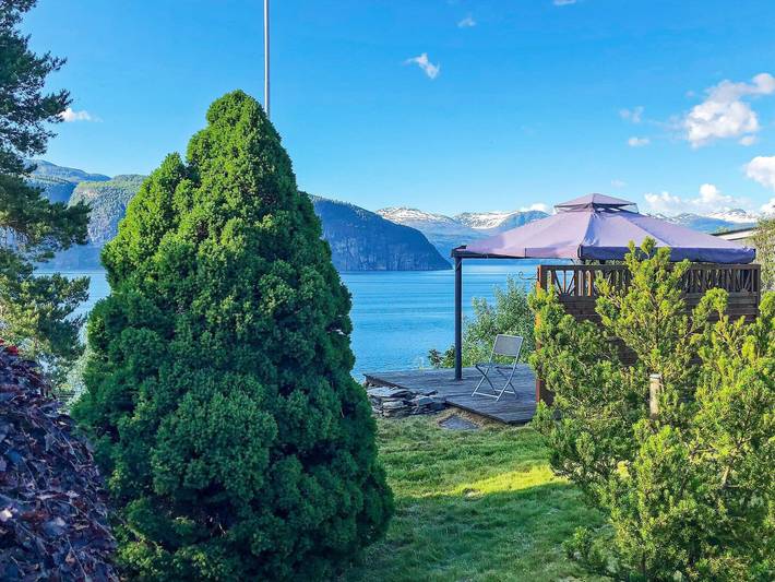 Ferienhaus für 6 Personen, mit Garten in Stryn