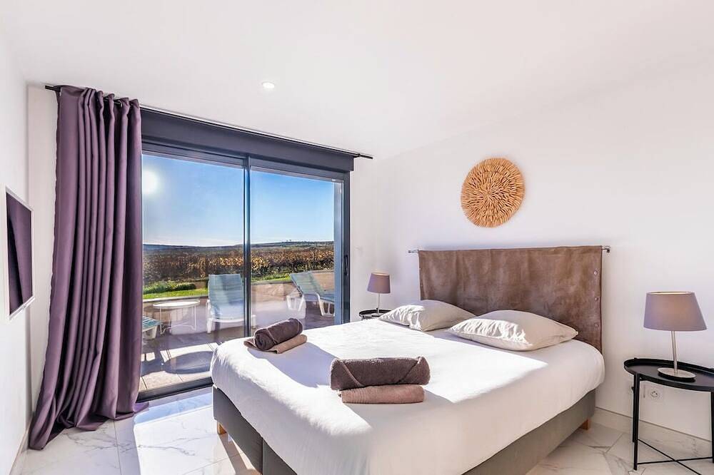 Villa Luxe piscine/Spa intérieure chauffée, vue exceptionnelle vignes, classé 4* in Plaissan, Région de Lodève