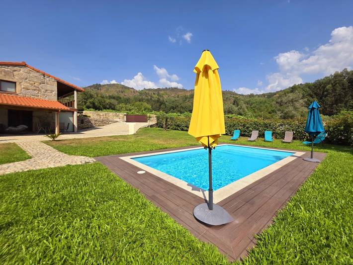 Huisje aan zee voor 5 personen, with Balkon/Terras and Tuin as well as Zwembad in Portugal