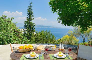 Villa for 4 People in Nissaki, Corfu, Photo 1