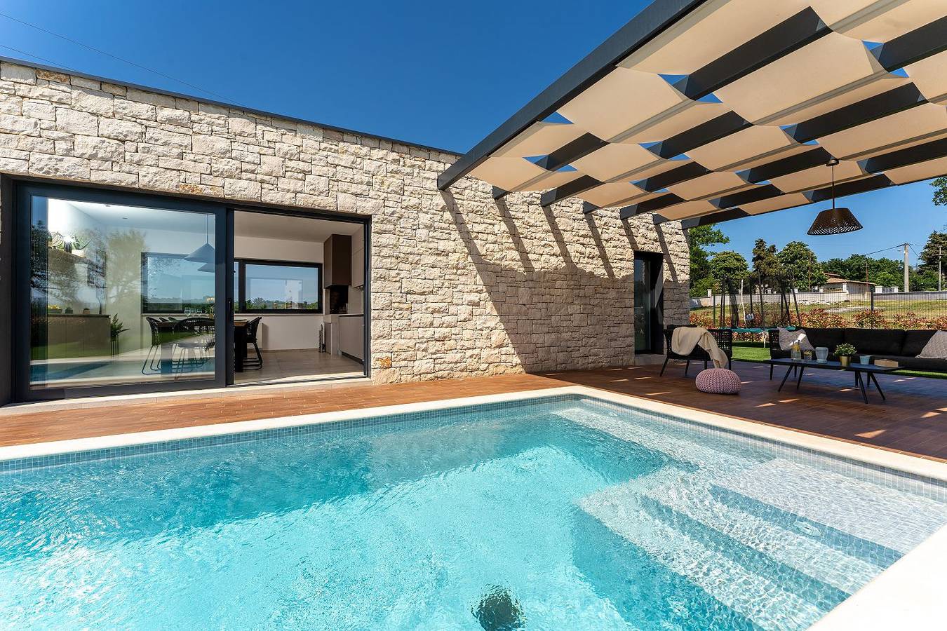 Absolute Traumvilla mit Pool, Sauna, Whirlpool, 6 Bikes, Tischtennis, Outdoor-Kueche, Grillkamin in Anzici, Zentralistrien