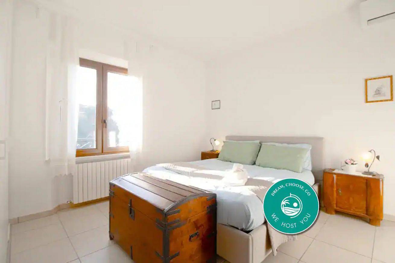 Appartement entier, La Casa dei Libri - [7 beds] Wi-Fi just a stone's throw from the sea in Porto San Giorgio, Province de Fermo
