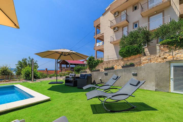 Ferienwohnung für 2 Personen, mit Balkon und Garten sowie Pool in Dramalj - 4