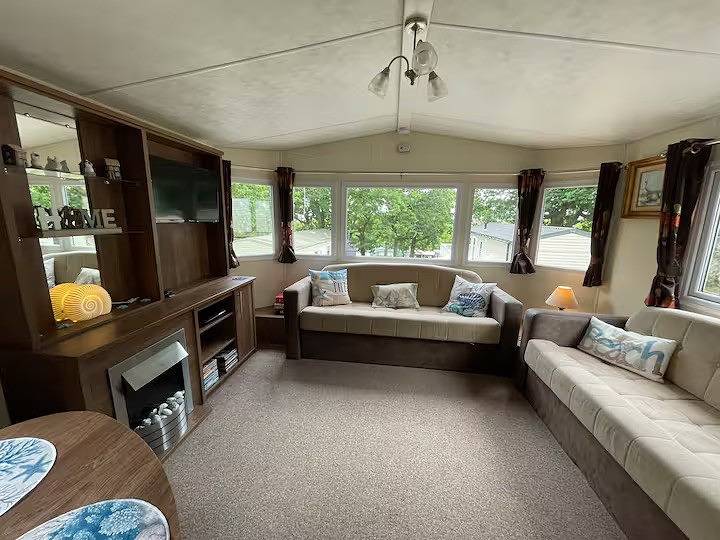 Cabin Sleeps 6 with Garden and Pets Welcome in Calbourne, Isle of Wight