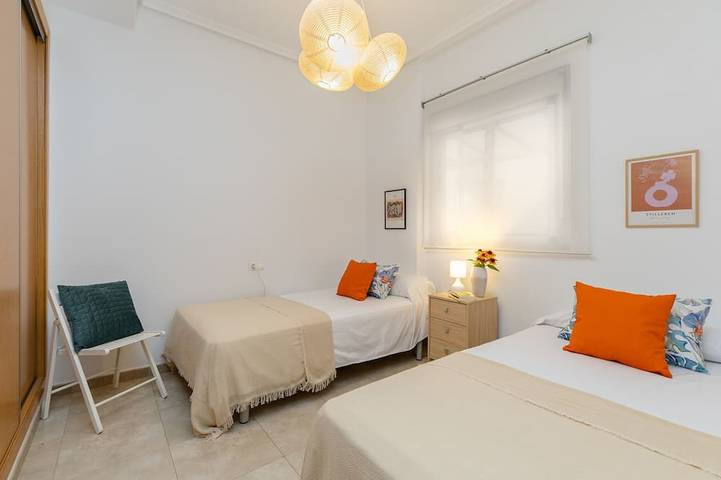 Appartement entier, Enjoy life in our apartment. Wifi & Parking in Portico Mediterraneo, Guardamar del Segura