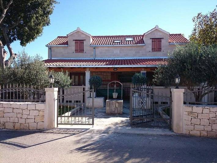 House Niksi in Škrip, Brac