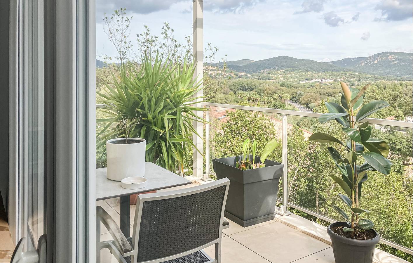 Apartamento vacacional entero, Acogedor apartamento de 75 m² con terraza, wifi y aparcamiento cerca de Grimaud in Cogolin, Costa mediterránea (Francia)