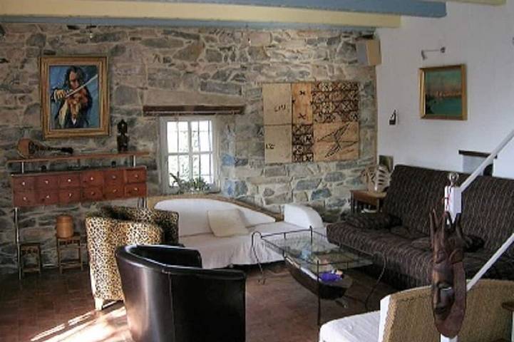 Gîte pour 6 personnes, avec piscine ainsi que jacuzzi et jardin à Vesseaux - 2