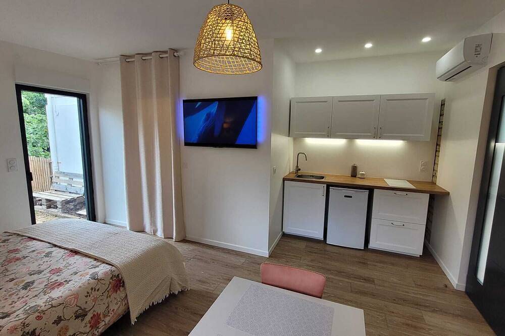 Entire apartment, Studio/Chambres d'hôtes La Pause Cadurcienne in Cahors in Cahors, Lot