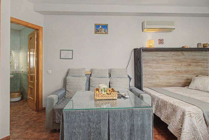Apartamento entero, Apartamento 'La Ruta del Olivar' con aire acondicionado in Zuheros, Sierras Subbéticas