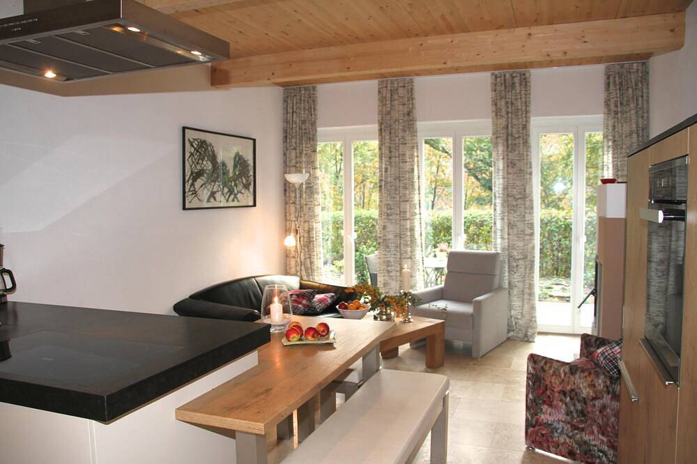 On the Elbe - House Minuet in Bad Schandau, Elbezandsteengebergte