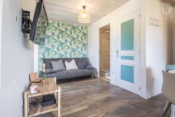 Gîte pour 4 personnes, avec jardin dans Saint-Genix-les-Villages - 2