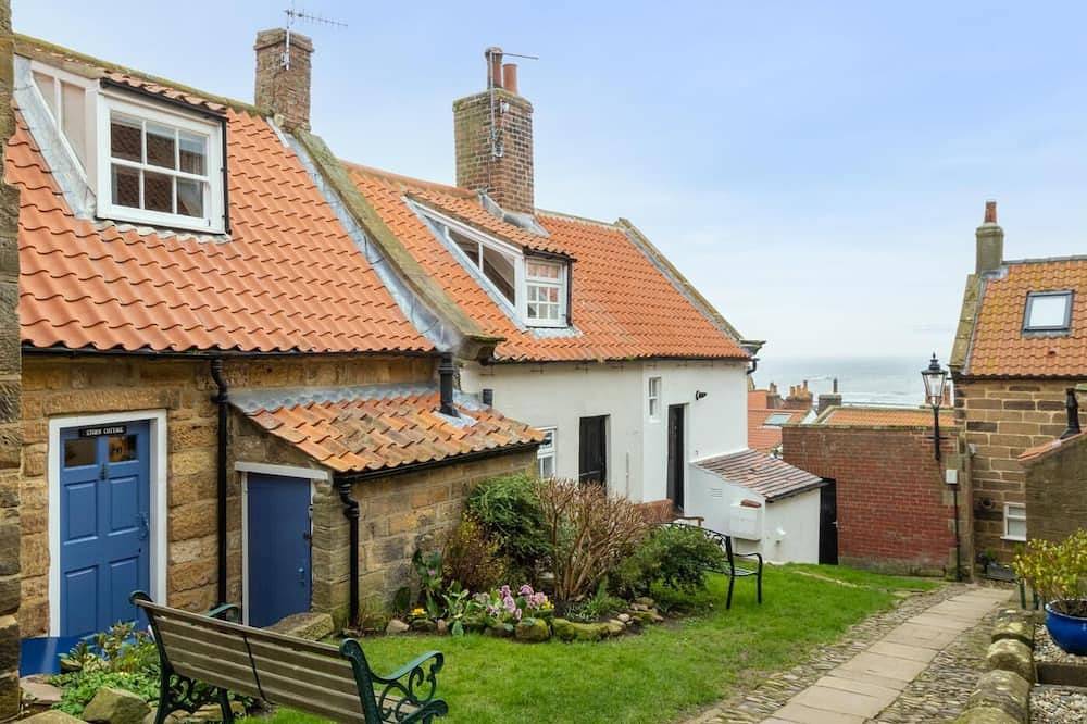2 Bed in Whitby (oc-r579) in Robin Hood's Bay, North York Moors National Park