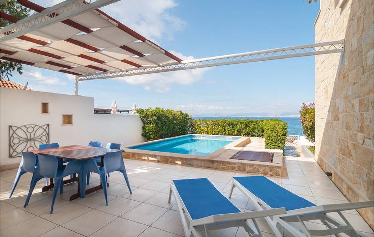 Casa de vacaciones para 5 personas, con terraza además de piscina y jardín - 1
