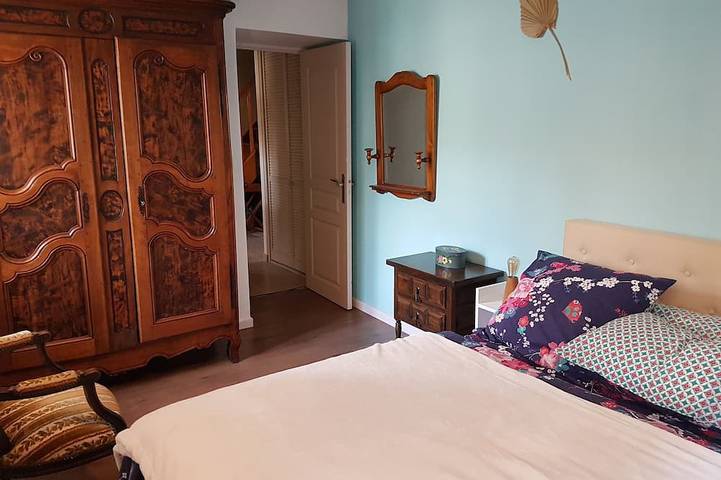 Location de vacances pour 8 personnes, avec piscine ainsi que jardin et terrasse à Ars-sur-Formans - 2