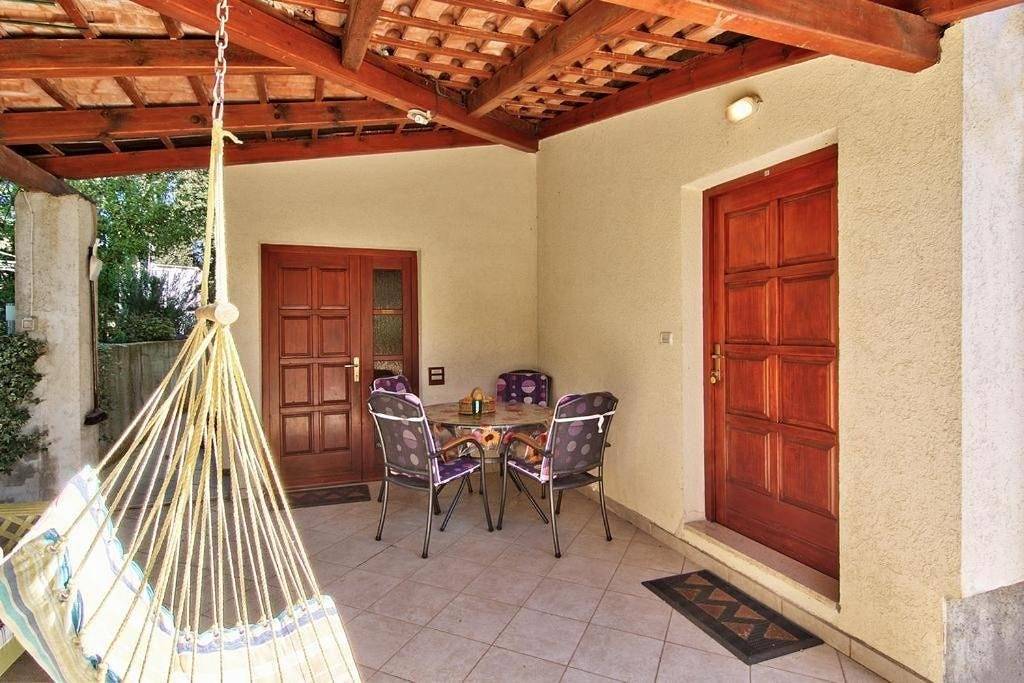 Ganze Wohnung, 1-Zimmer-Ferienwohnung mit Terrasse Stinjan, Pula A-22939-a in Pula, Südküste Istrien
