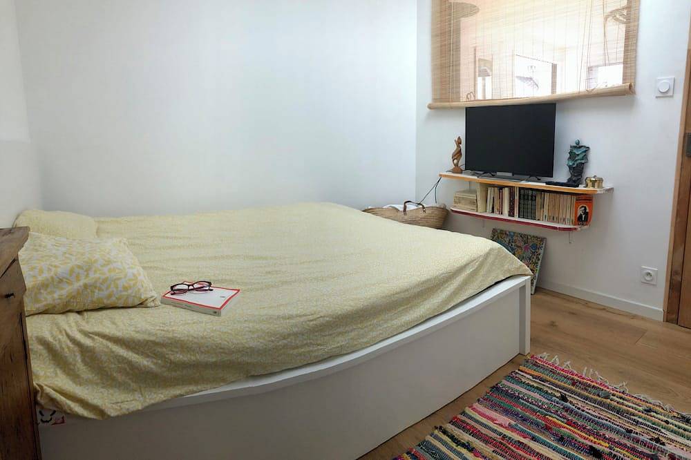 Entire apartment, Bright 53m2 apartment in the trees in the heart of a village on the Gulf of Morbihan in Bono, Côte des Mégalithes